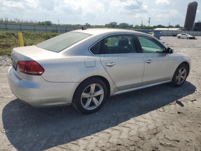 1VWBH7A34DC064899 - 2013 VOLKSWAGEN PASSAT SE SILVER photo 3