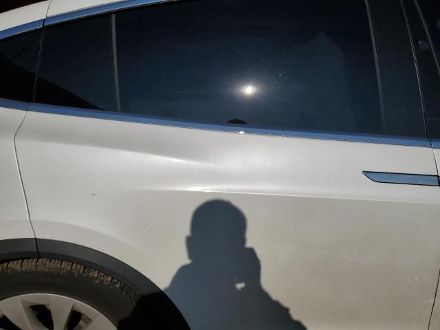 5YJXCAE29LF218059 - 2020 TESLA MODEL X WHITE photo 11