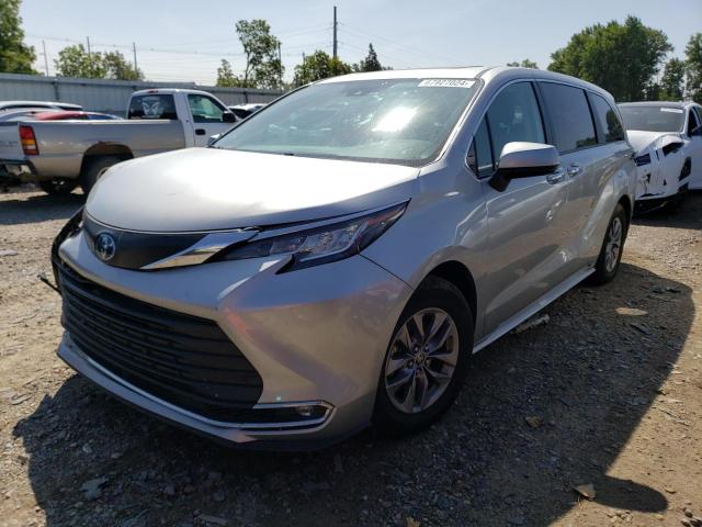 2022 TOYOTA SIENNA XLE, 