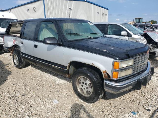 1GNEC16K7PJ305745 - 1993 CHEVROLET SUBURBAN C1500 TWO TONE photo 4