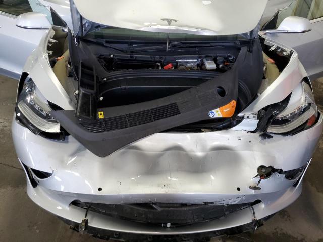 5YJ3E1EA7JF006127 - 2018 TESLA MODEL 3 银色 照片 11