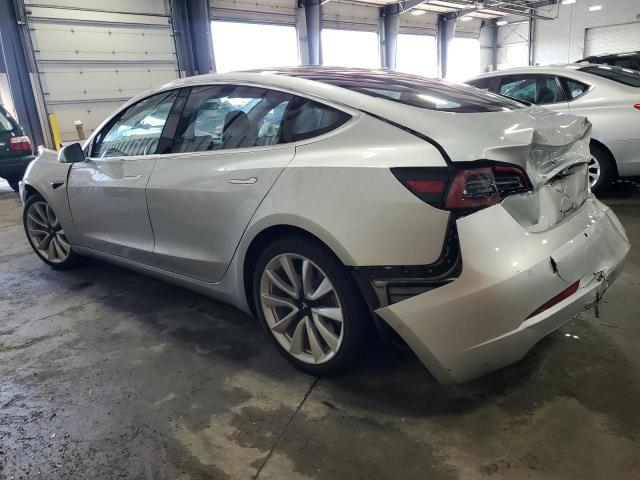 5YJ3E1EA7JF006127 - 2018 TESLA MODEL 3 银色 照片 2