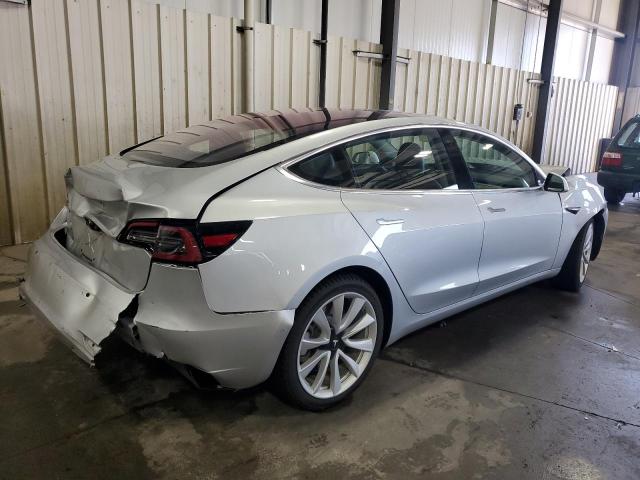 5YJ3E1EA7JF006127 - 2018 TESLA MODEL 3 银色 照片 3
