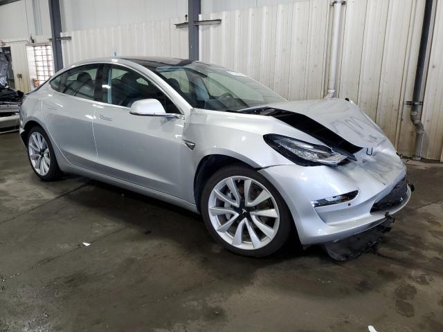 5YJ3E1EA7JF006127 - 2018 TESLA MODEL 3 银色 照片 4