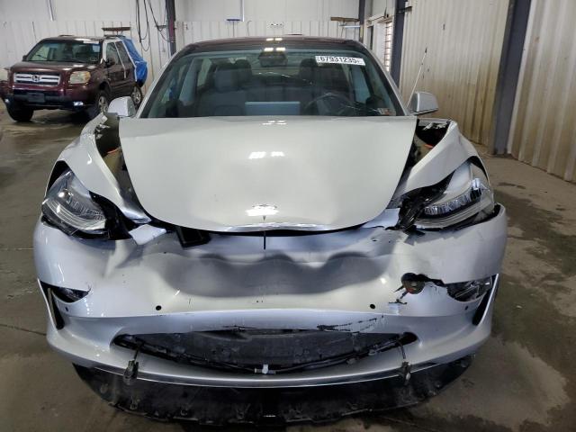 5YJ3E1EA7JF006127 - 2018 TESLA MODEL 3 银色 照片 5