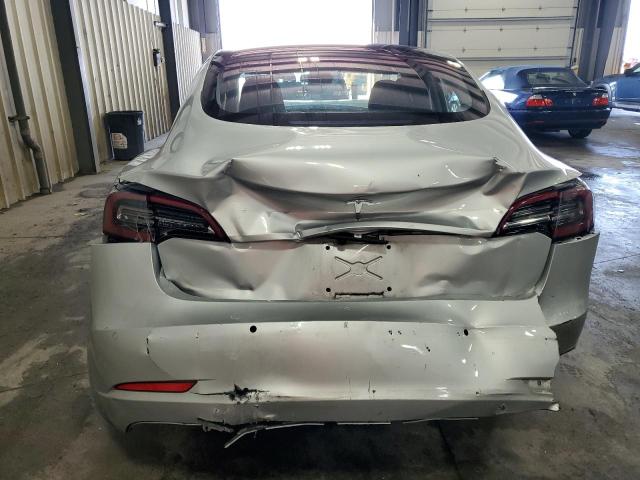 5YJ3E1EA7JF006127 - 2018 TESLA MODEL 3 银色 照片 6