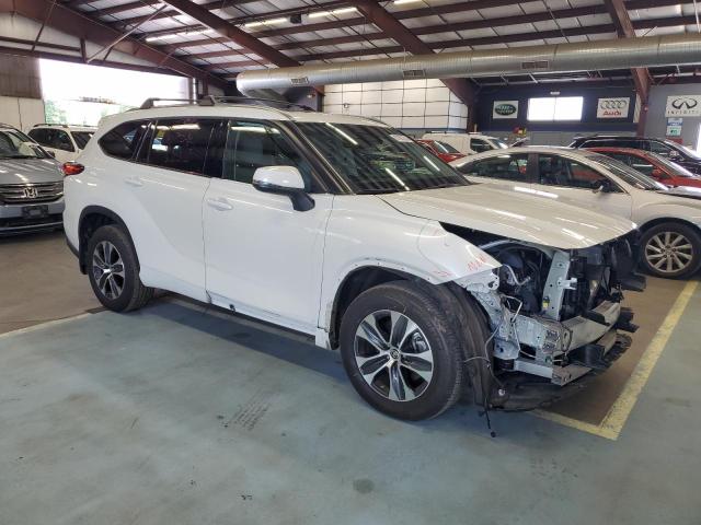 5TDGZRBH3MS545494 - 2021 TOYOTA HIGHLANDER XLE WHITE photo 4