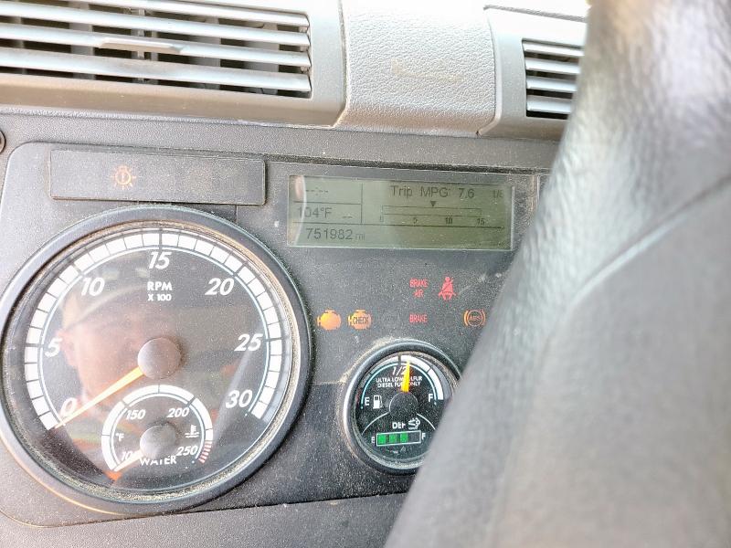 3AKJGLD58FSFN3445 - 2015 FREIGHTLINER CASCADIA 1 RED photo 8