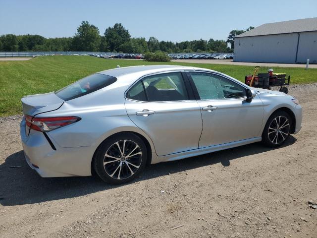 JTNB11HK5J3023965 - 2018 TOYOTA CAMRY L SILVER photo 3