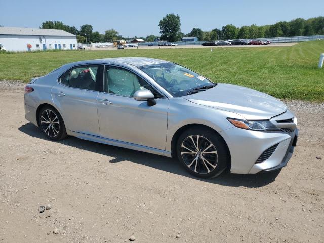 JTNB11HK5J3023965 - 2018 TOYOTA CAMRY L SILVER photo 4