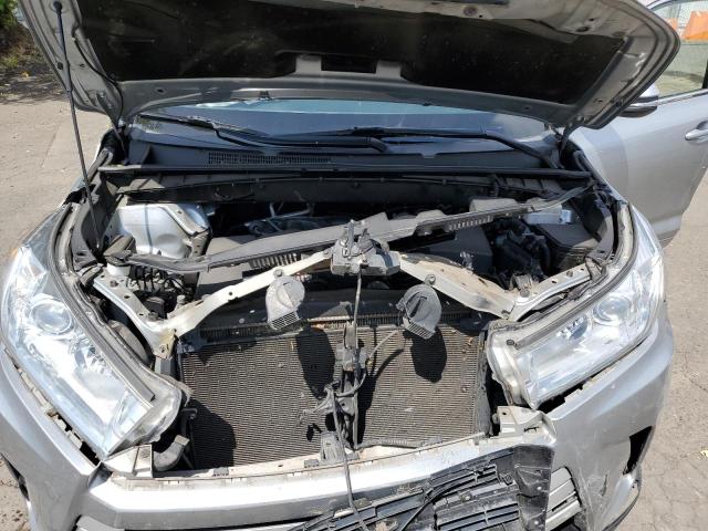 5TDJZRFH5HS521333 - 2017 TOYOTA HIGHLANDER SE ვერცხლისფერი ფოტო 12