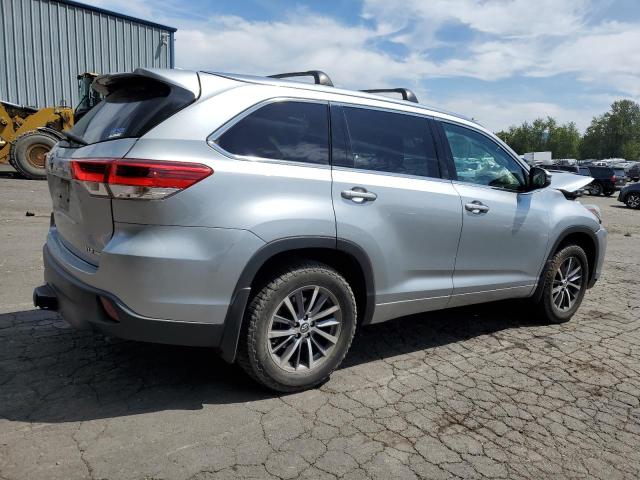 5TDJZRFH5HS521333 - 2017 TOYOTA HIGHLANDER SE ვერცხლისფერი ფოტო 3