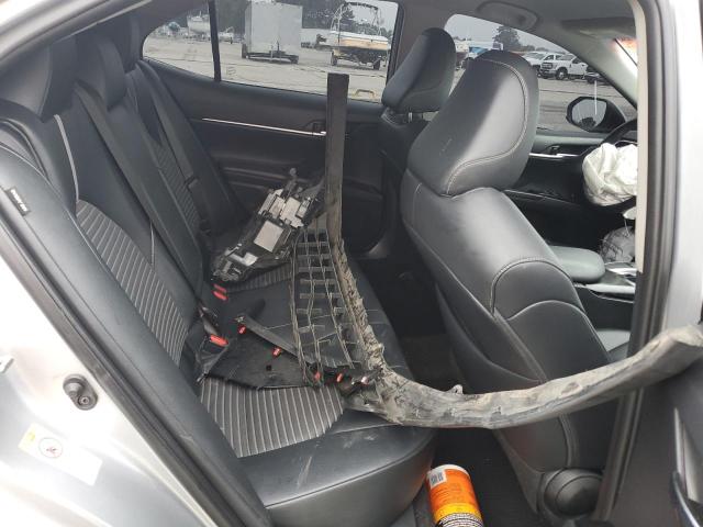 4T1B11HK7JU075804 - 2018 TOYOTA CAMRY L 银色 照片 10