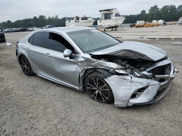 4T1B11HK7JU075804 - 2018 TOYOTA CAMRY L 银色 照片 4