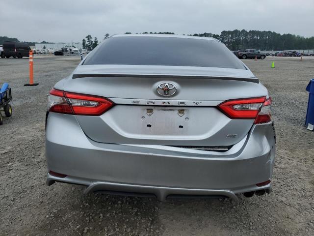 4T1B11HK7JU075804 - 2018 TOYOTA CAMRY L 银色 照片 6