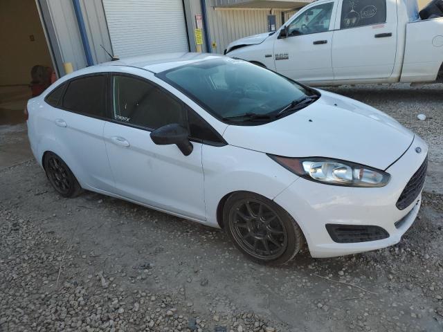 3FADP4BJ0JM120198 - 2018 FORD FIESTA SE WHITE photo 4