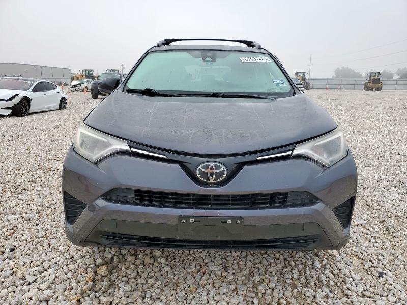 JTMZFREV3JJ177961 - 2018 TOYOTA RAV4 LE Сірий фото 5