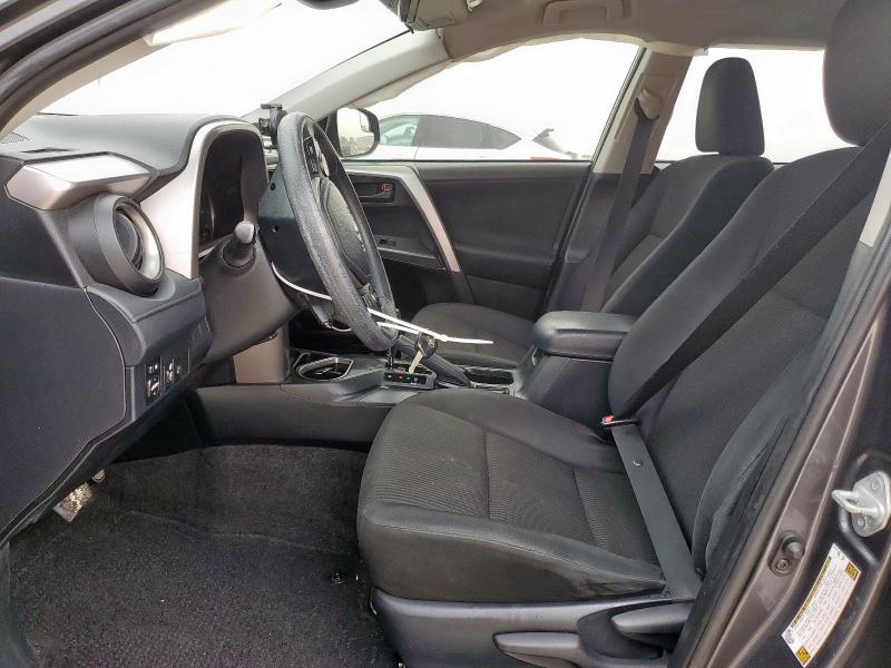 JTMZFREV3JJ177961 - 2018 TOYOTA RAV4 LE Сірий фото 7