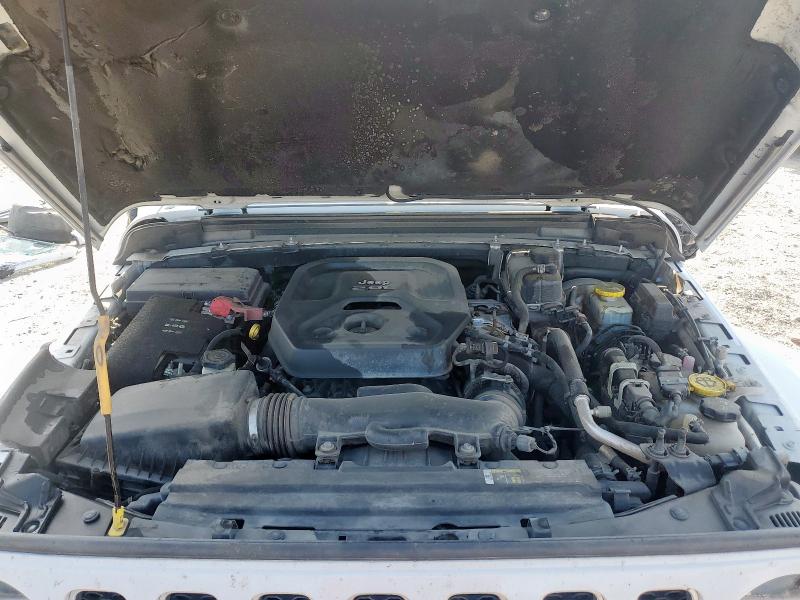 1C4HJXEN3JW226092 - 2018 JEEP WRANGLER U SAHARA Biały zdjęcie 12