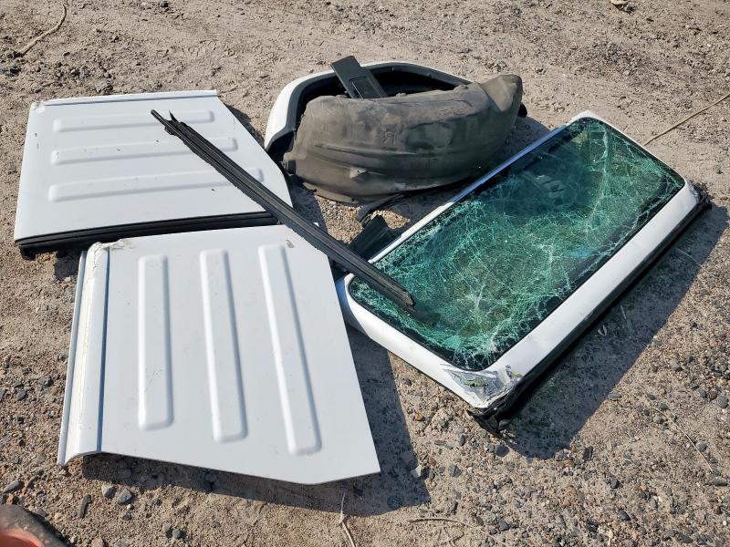 1C4HJXEN3JW226092 - 2018 JEEP WRANGLER U SAHARA Biały zdjęcie 13