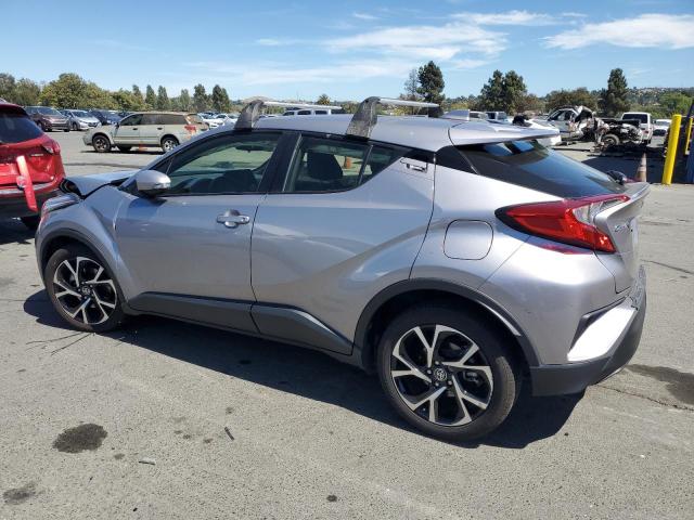 JTNKHMBX7L1064503 - 2020 TOYOTA C-HR XLE SILVER photo 2