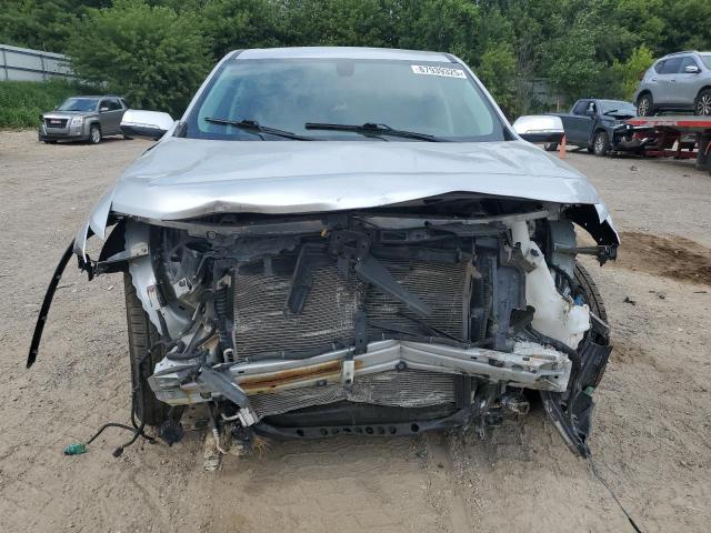 1GNERGKW2KJ319913 - 2019 CHEVROLET TRAVERSE LT SILVER photo 5