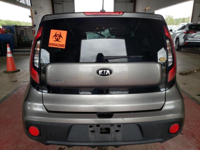 KNDJN2A2XK7654516 - 2019 KIA SOUL GRAY photo 6