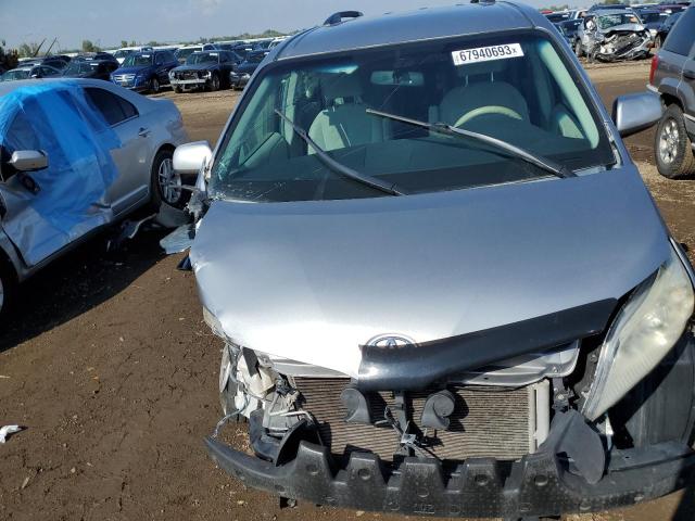 5TDKK3DCXDS308367 - 2013 TOYOTA SIENNA LE GRAY photo 5