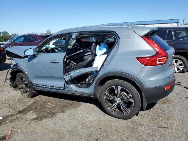 YV4162UL9N2701907 - 2022 VOLVO XC40 T5 INSCRIPTION GRAY photo 2