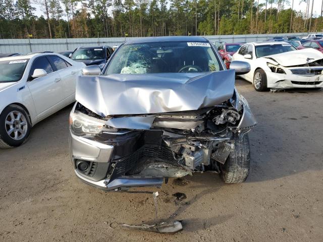 JA4AP3AU0JZ011283 - 2018 MITSUBISHI OUTLANDER ES ნაცრისფერი ფოტო 5