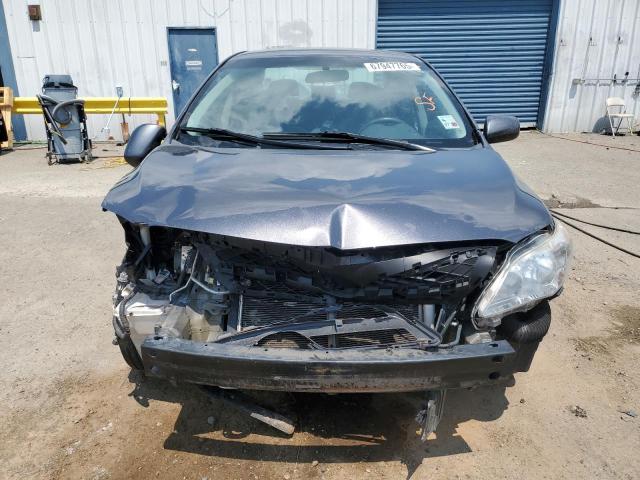 5YFBU4EE1DP202690 - 2013 TOYOTA COROLLA BASE Grau Foto 5