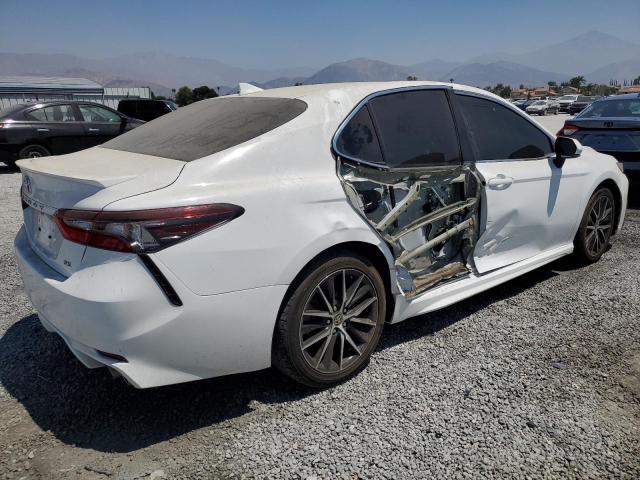 4T1G11AK1NU666426 - 2022 TOYOTA CAMRY SE 白色 照片 3