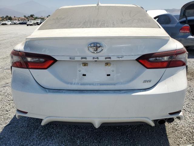4T1G11AK1NU666426 - 2022 TOYOTA CAMRY SE 白色 照片 6