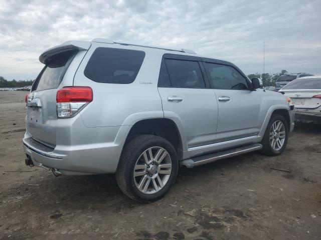 JTEBU5JRXA5023874 - 2010 TOYOTA 4RUNNER SR5 ვერცხლისფერი ფოტო 3