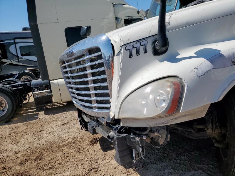 3AKJGLD52FSGM7398 - 2015 FREIGHTLINER CASCADIA WHITE photo 10