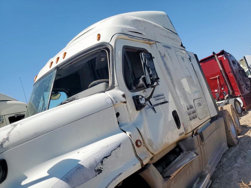 3AKJGLD52FSGM7398 - 2015 FREIGHTLINER CASCADIA WHITE photo 9