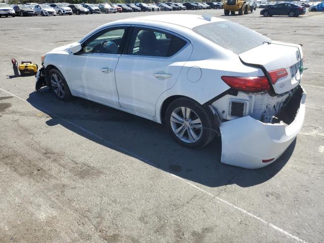 19VDE1F35DE020759 - 2013 ACURA ILX 20 WHITE photo 2