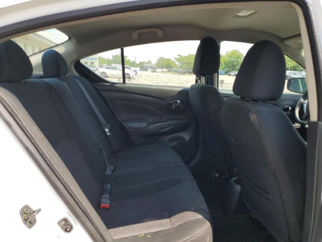 3N1CN7AP1KL845628 - 2019 NISSAN VERSA S Weiß Foto 10