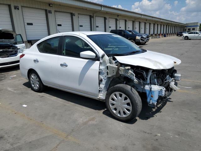 3N1CN7AP1KL845628 - 2019 NISSAN VERSA S Weiß Foto 4