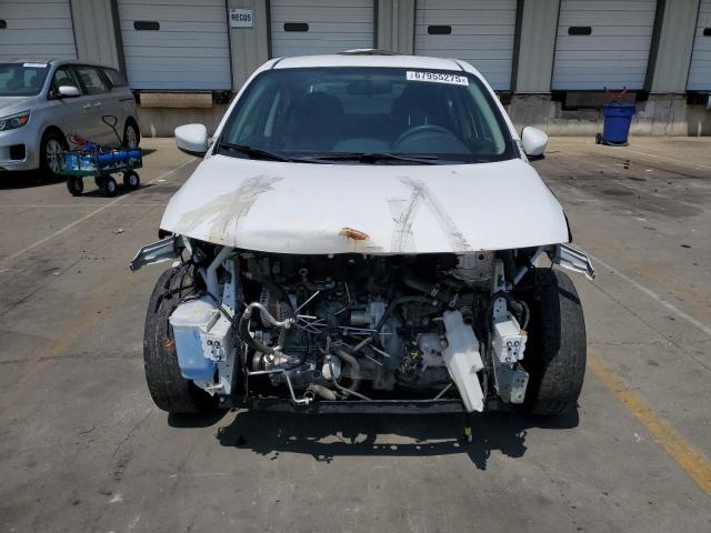 3N1CN7AP1KL845628 - 2019 NISSAN VERSA S Weiß Foto 5