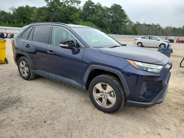 2T3P1RFVXNW265420 - 2022 TOYOTA RAV4 XLE BLUE photo 4