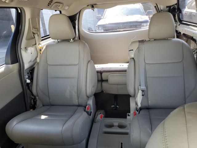 5TDYZ3DC8HS772463 - 2017 TOYOTA SIENNA XLE WHITE photo 10