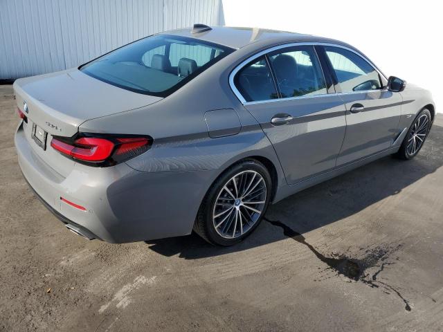 WBA33AG08NCK56843 - 2022 BMW 530XE GRAY photo 3