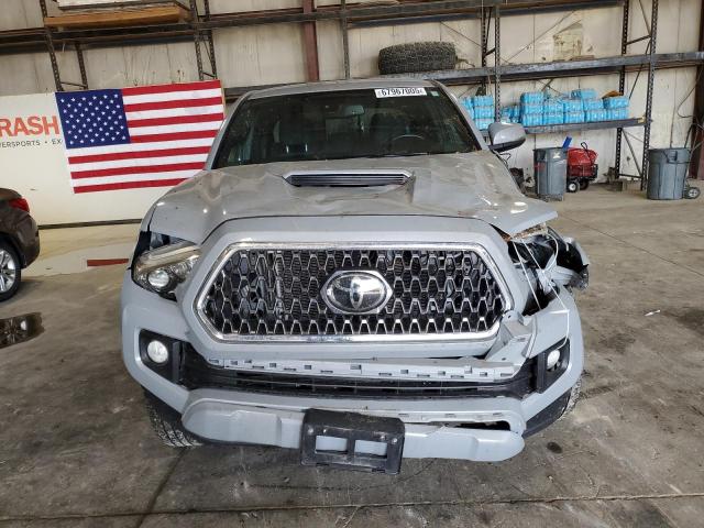 3TMCZ5AN0JM153258 - 2018 TOYOTA TACOMA DOUBLE CAB 灰色 照片 5