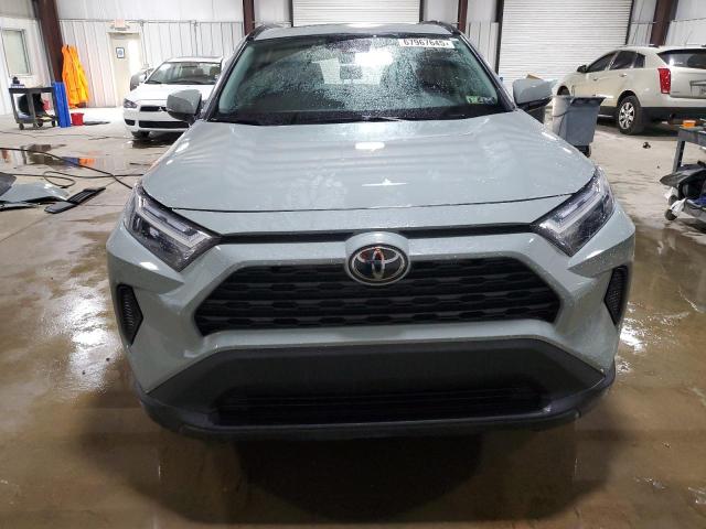 2T3P1RFV8PW352641 - 2023 TOYOTA RAV4 XLE GRAY photo 5