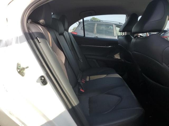 4T1F11AK7LU886517 - 2020 TOYOTA CAMRY XLE თეთრი ფოტო 10