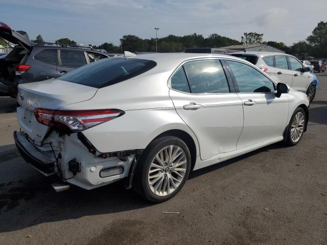 4T1F11AK7LU886517 - 2020 TOYOTA CAMRY XLE თეთრი ფოტო 3