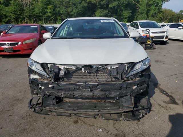 4T1F11AK7LU886517 - 2020 TOYOTA CAMRY XLE თეთრი ფოტო 5