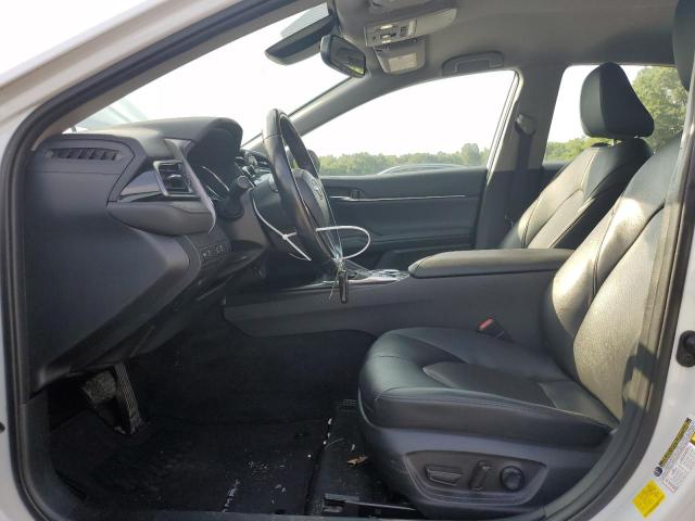 4T1F11AK7LU886517 - 2020 TOYOTA CAMRY XLE თეთრი ფოტო 7