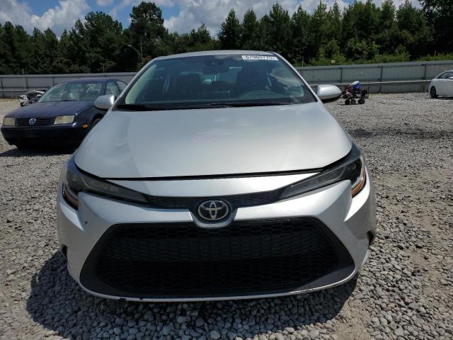 5YFEPRAE2LP056063 - 2020 TOYOTA COROLLA LE Արծաթագույն լուսանկար 5